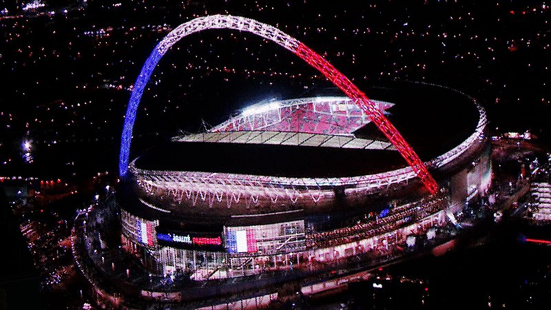 images my ideas 40/40 WC Ben Sutherland Wembley_stadium_with_the_arch_lit_up_in_the_French_tricolour.jpg